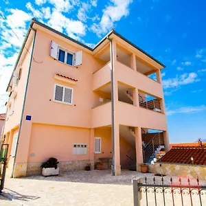 apartments-zlatka-trogir.splithotels.org/