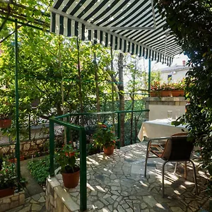 Cozy With Private Terrace Barac Crikvenica
